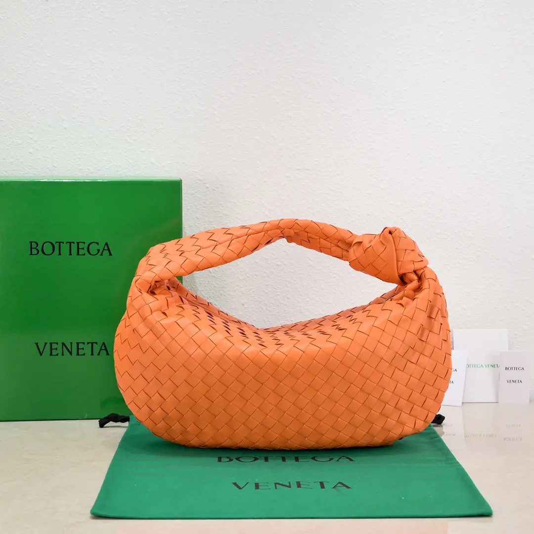 Batch 1860 Early spring new products#, cool style, retro style, full of vitality, free and easy, distinctive personality brings multi-layered charm to daily wardrobe~ 🔝The soft and flowing fabric conveys a soft touch# A relaxed and comfortable feeling is newly interpreted in the silhouette· Croissant woven sheepskin Size: Width 40 Height 48 Thick 16 [6698#]